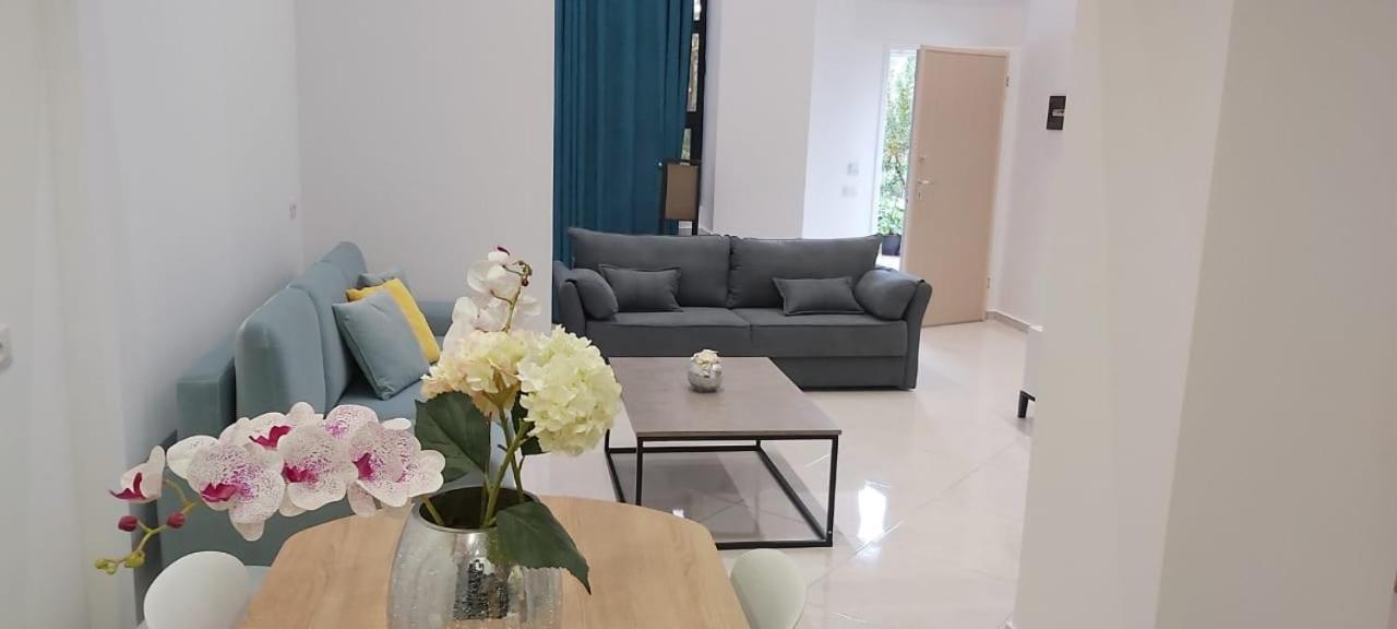 Apartament Me Qera Dublex Lungomare Vlorë エクステリア 写真